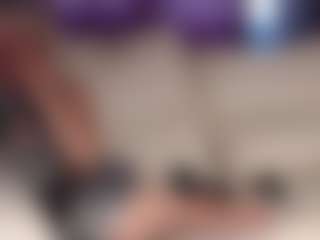 SquirtyMommy's Live Sex Cam Show