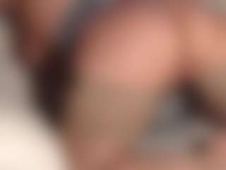SquirtyMommy's Live Sex Cam Show