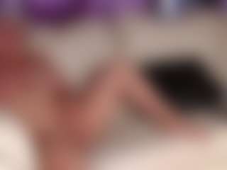 SquirtyMommy's Live Sex Cam Show