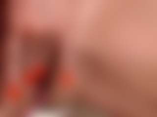 SquirtyMommy MILF webcam performer live streaming