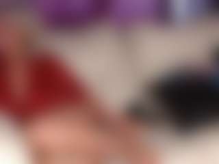 SquirtyMommy MILF webcam performer live streaming