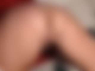 SquirtyMommy's Live Sex Cam Show