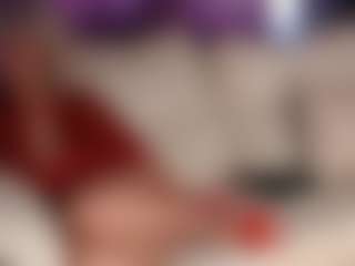 SquirtyMommy MILF webcam performer live streaming