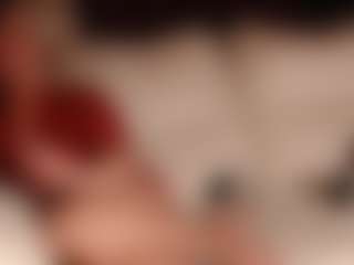 SquirtyMommy MILF webcam performer live streaming