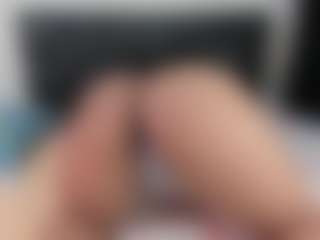 Live cam show with Alexamendoza - Tease on Camsoda