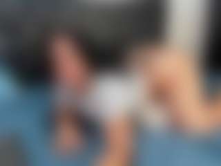 Live cam show with Alexamendoza - HD on Camsoda