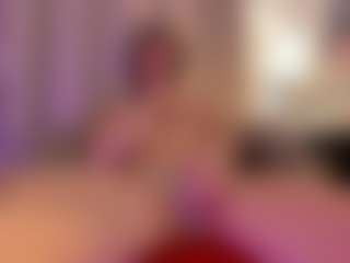 LorenDaze MILF webcam performer live streaming