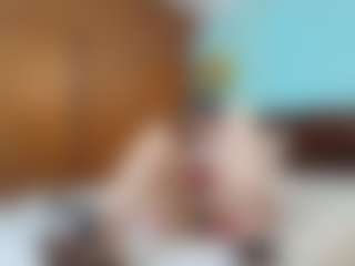 Live cam show with Isabel Sofia - Fingers on Camsoda