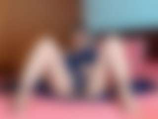 Live cam show with Isabel Sofia - Interactivetoy Granny on madthumbs