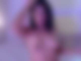 Live cam show with KLOE - Squirt Latina on Gym Cam Girls
