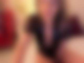 Live cam show with BRIGITTE - Dildo Mature on Mixed Magazine Live