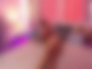 Live cam show with annasimonsj - Athletic Middle Aged on livesexfox.com