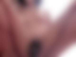 Live cam show with Curly-Sue - Shaved Pussy on Big Tits