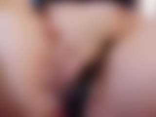 Live cam show with klylls-squirt - Living Room on StripNow