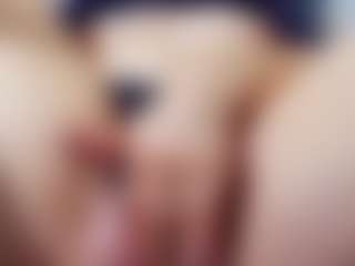 Live cam show with klylls-squirt - Living Room on CamClone