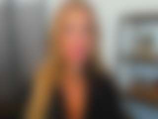 Live cam show with AulloraKiss - Living Room on luckytryst.com
