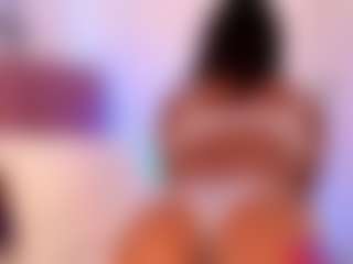 Live cam show with Cinshar - Ebony Shaved Pussy on liverealitysex.com