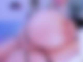Live cam show with S i m o n e - Deepthroat on CamClone