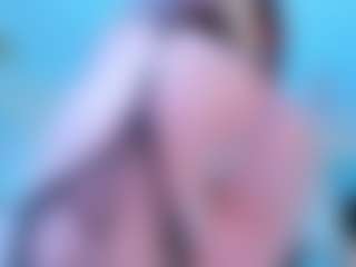 Live cam show with S i m o n e - Public on AdultVida.com