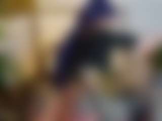 Live cam show with Scarlett - Petite on TastyBlacksLive