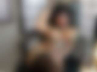 Live cam show with Scarlett - Brown Eyes on CamwithHer