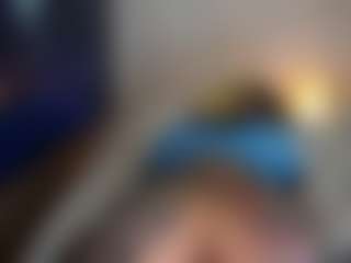 Live cam show with Sara - Bedroom Curvy on Hubzter Live
