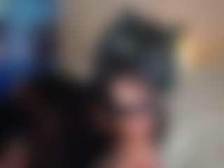 Live cam show with Sara - Spank on CamClone