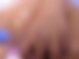 akura011 MILF webcam performer live streaming