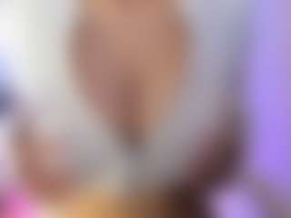 akura011 MILF webcam performer live streaming