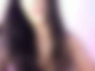 akura011 MILF webcam performer live streaming