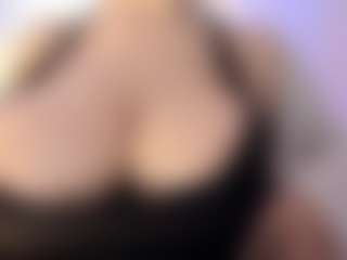 akura011's Live Sex Cam Show