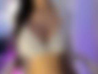 akura011 MILF webcam performer live streaming