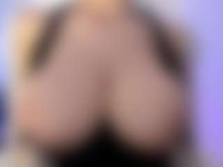 akura011's Live Sex Cam Show