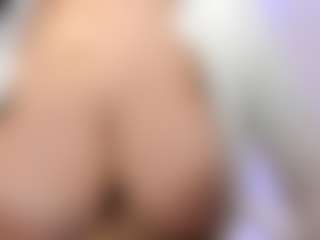 akura011's Live Sex Cam Show
