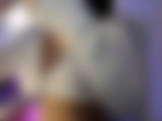 akura011 MILF webcam performer live streaming