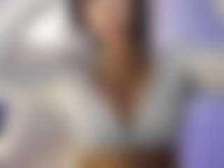 akura011, modelo webcam MILF transmitiendo en vivo