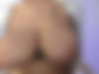 akura011's Live Sex Cam Show