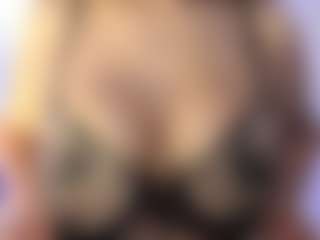 akura011's Live Sex Cam Show