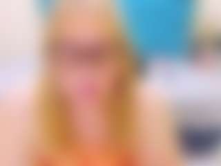 Live cam show with Nayla-Garner - Curvy on CamwithHer
