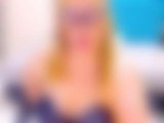 Live cam show with Nayla-Garner - Glasses on AdultVida.com