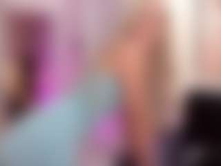 Live cam show with Emmy and Krist - Squirt on camgirlchat.live