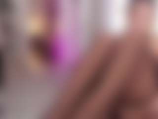 Spettacolo in cam dal vivo con Emmy and Krist - Handjob su Camsoda
