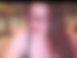 QueenNatashaX MILF webcam performer live streaming