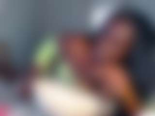 Live cam show with essenceblaque - Dirty on Latina Girls