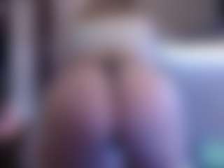 JennaDeluxe MILF webcam performer live streaming