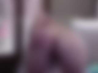 Live cam show with JennaDeluxe - Mature MILF on Chatstar