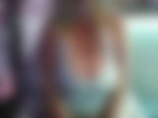 JennaDeluxe MILF webcam performer live streaming
