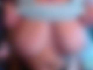 Live cam show with JennaDeluxe - Green Eyes on Camsoda
