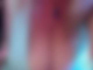Live cam show with JennaDeluxe - Gamer MILF on googirlz
