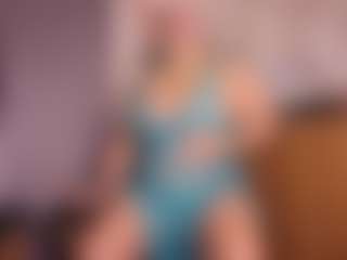 Live cam show with Gianella-Cox - Mature MILF on Strip Flash - Live Sex Shows